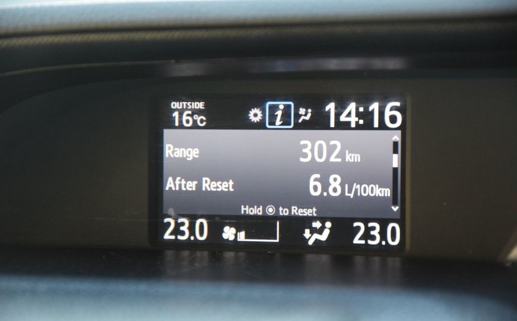 Toyota Noah, 2015 год, 2 080 000 рублей, 22 фотография