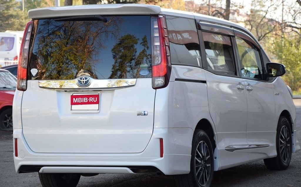 Toyota Noah, 2015 год, 2 080 000 рублей, 7 фотография