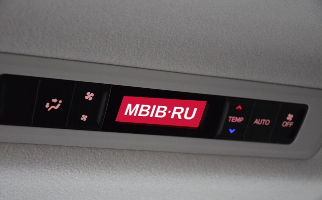 Toyota Noah, 2015 год, 2 080 000 рублей, 15 фотография