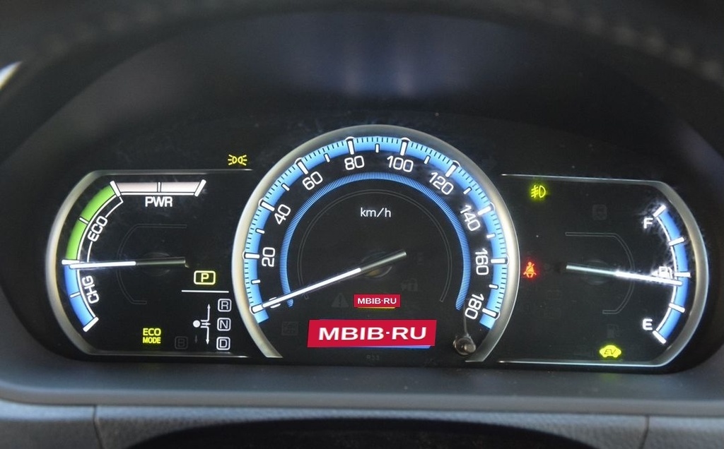 Toyota Noah, 2015 год, 2 080 000 рублей, 23 фотография