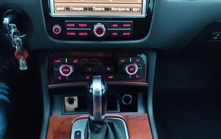 Volkswagen Touareg III, 2011 год, 1 446 000 рублей, 3 фотография