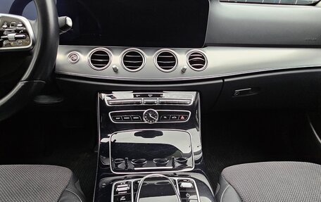 Mercedes-Benz E-Класс, 2019 год, 3 999 000 рублей, 15 фотография