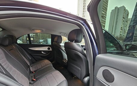 Mercedes-Benz E-Класс, 2019 год, 3 999 000 рублей, 24 фотография
