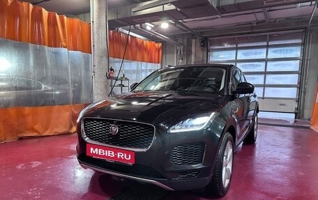 Jaguar E-Pace, 2019 год, 3 070 000 рублей, 24 фотография