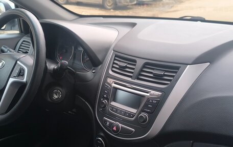 Hyundai Solaris II рестайлинг, 2016 год, 960 000 рублей, 32 фотография