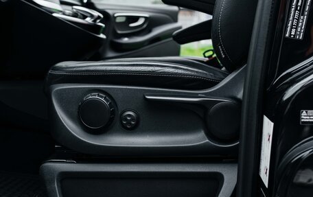 Mercedes-Benz V-Класс, 2019 год, 6 800 000 рублей, 26 фотография