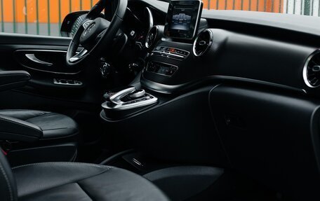 Mercedes-Benz V-Класс, 2019 год, 6 800 000 рублей, 25 фотография