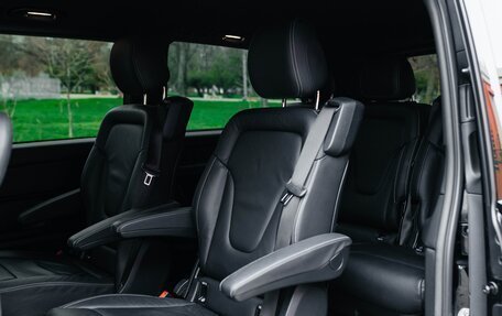 Mercedes-Benz V-Класс, 2019 год, 6 800 000 рублей, 18 фотография
