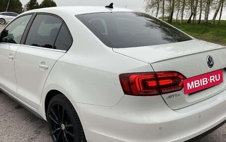 Volkswagen Jetta VI, 2013 год, 900 000 рублей, 3 фотография