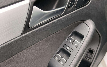 Volkswagen Jetta VI, 2013 год, 900 000 рублей, 11 фотография