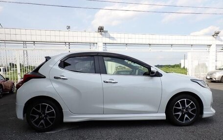 Toyota Yaris, 2021 год, 890 002 рублей, 4 фотография