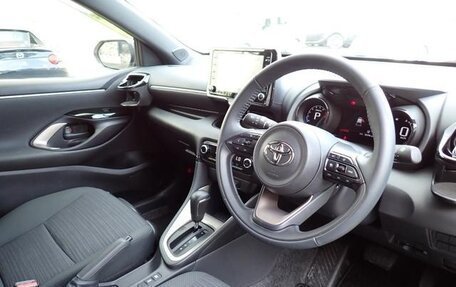 Toyota Yaris, 2021 год, 890 002 рублей, 9 фотография