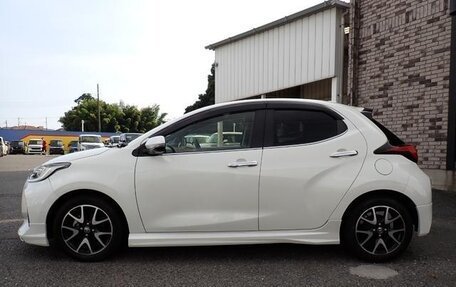 Toyota Yaris, 2021 год, 890 002 рублей, 5 фотография