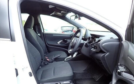 Toyota Yaris, 2021 год, 890 002 рублей, 10 фотография