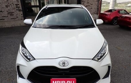 Toyota Yaris, 2021 год, 890 002 рублей, 2 фотография