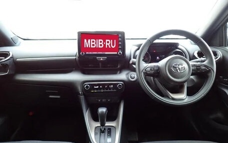 Toyota Yaris, 2021 год, 890 002 рублей, 8 фотография