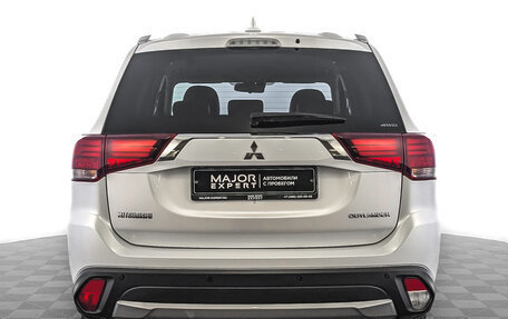 Mitsubishi Outlander III рестайлинг 3, 2018 год, 1 580 000 рублей, 6 фотография