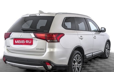 Mitsubishi Outlander III рестайлинг 3, 2018 год, 1 580 000 рублей, 5 фотография