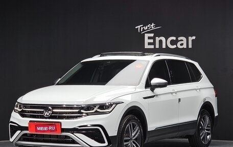 Volkswagen Tiguan II, 2022 год, 2 700 000 рублей, 1 фотография
