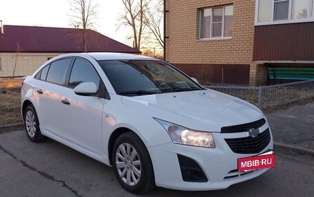 Chevrolet Cruze II, 2013 год, 835 000 рублей, 3 фотография