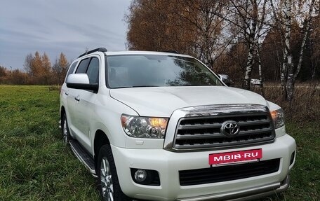 Toyota Sequoia II рестайлинг, 2011 год, 3 800 000 рублей, 2 фотография