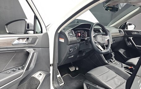 Volkswagen Tiguan II, 2022 год, 2 700 000 рублей, 5 фотография
