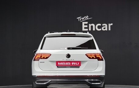 Volkswagen Tiguan II, 2022 год, 2 700 000 рублей, 4 фотография