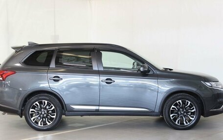 Mitsubishi Outlander III рестайлинг 3, 2021 год, 2 190 000 рублей, 4 фотография