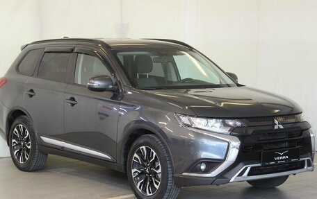 Mitsubishi Outlander III рестайлинг 3, 2021 год, 2 190 000 рублей, 3 фотография