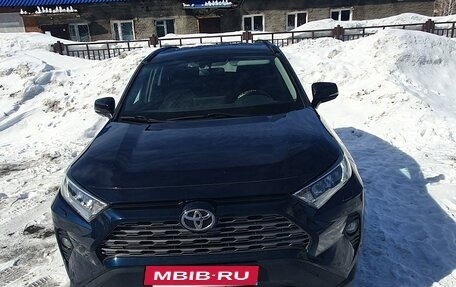 Toyota RAV4, 2019 год, 3 100 000 рублей, 2 фотография