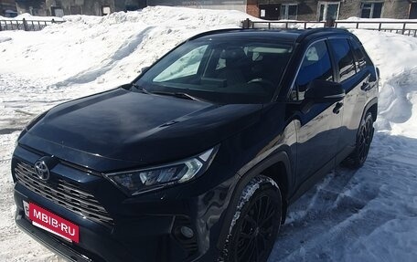 Toyota RAV4, 2019 год, 3 100 000 рублей, 6 фотография