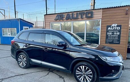 Mitsubishi Outlander III рестайлинг 3, 2019 год, 2 999 000 рублей, 2 фотография