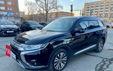 Mitsubishi Outlander III рестайлинг 3, 2019 год, 2 999 000 рублей, 6 фотография