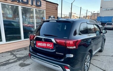 Mitsubishi Outlander III рестайлинг 3, 2019 год, 2 999 000 рублей, 4 фотография
