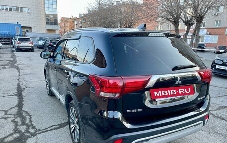 Mitsubishi Outlander III рестайлинг 3, 2019 год, 2 999 000 рублей, 8 фотография