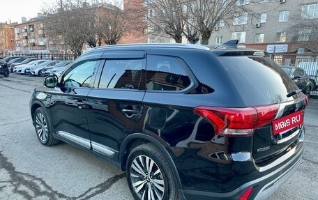 Mitsubishi Outlander III рестайлинг 3, 2019 год, 2 999 000 рублей, 7 фотография