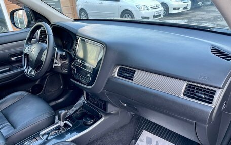 Mitsubishi Outlander III рестайлинг 3, 2019 год, 2 999 000 рублей, 12 фотография