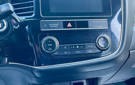 Mitsubishi Outlander III рестайлинг 3, 2019 год, 2 999 000 рублей, 13 фотография
