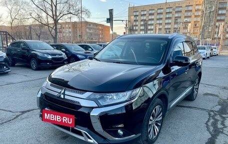 Mitsubishi Outlander III рестайлинг 3, 2019 год, 2 999 000 рублей, 5 фотография