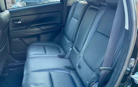 Mitsubishi Outlander III рестайлинг 3, 2019 год, 2 999 000 рублей, 17 фотография
