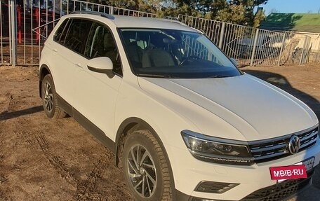 Volkswagen Tiguan II, 2019 год, 2 100 000 рублей, 2 фотография