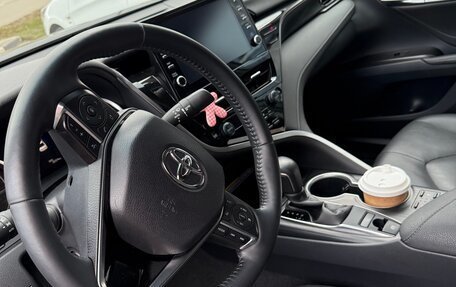 Toyota Camry, 2022 год, 3 900 000 рублей, 2 фотография