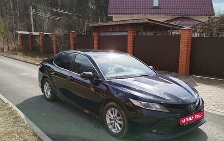 Toyota Camry, 2019 год, 2 400 000 рублей, 4 фотография