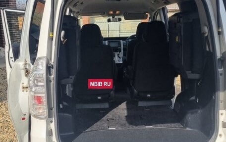 Toyota Voxy II, 2011 год, 1 800 000 рублей, 4 фотография