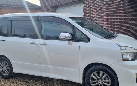 Toyota Voxy II, 2011 год, 1 800 000 рублей, 7 фотография