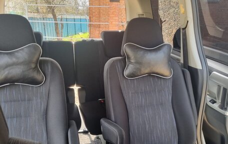 Toyota Voxy II, 2011 год, 1 800 000 рублей, 14 фотография