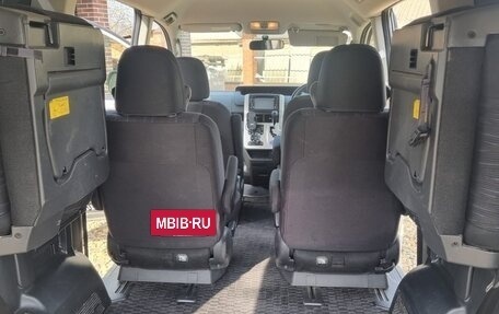 Toyota Voxy II, 2011 год, 1 800 000 рублей, 13 фотография