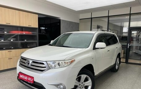 Toyota Highlander III, 2013 год, 2 300 000 рублей, 1 фотография