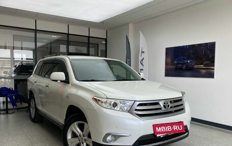 Toyota Highlander III, 2013 год, 2 300 000 рублей, 3 фотография