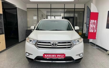 Toyota Highlander III, 2013 год, 2 300 000 рублей, 2 фотография